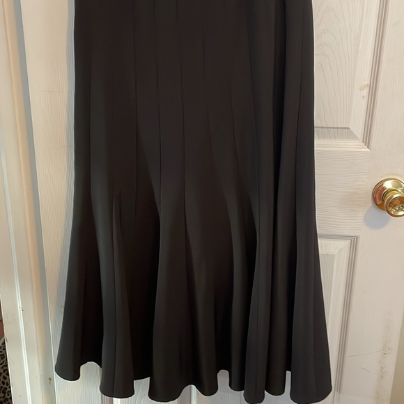 Classy 2-piece black dress. Great for special events. Fully lined. Flaired. 12 - Picture 7 of 9